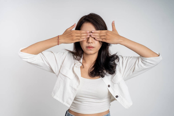 asian woman shut her eyes with hand - Foto, imagen