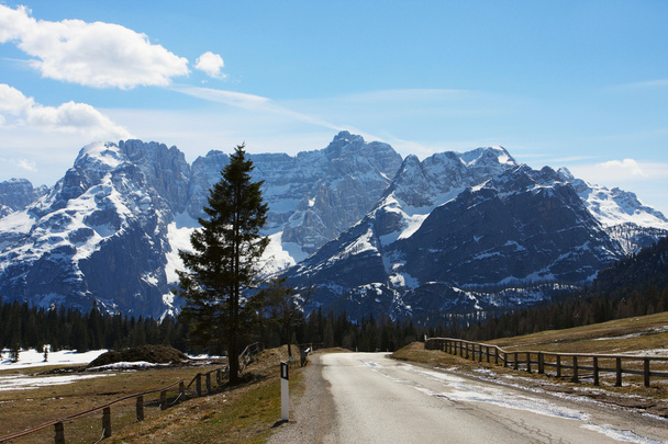 Road to the mountains - Foto, immagini