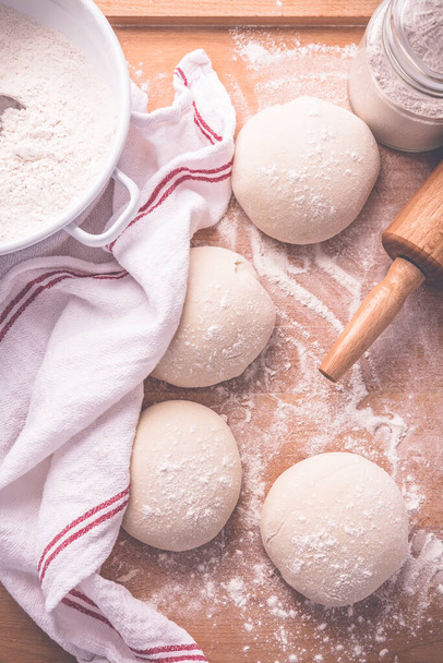 Yeast dough for making braided cakes, pies, pizza and rolls with rolling pin. Preparing leavened dough - Foto, immagini
