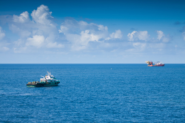 Lifeboat or rescue boat in offshore, mission security in the sea - Photo, image