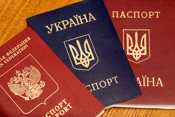 Oroszország és Ukrajna állampolgárai útlevéllel - Fotó, kép