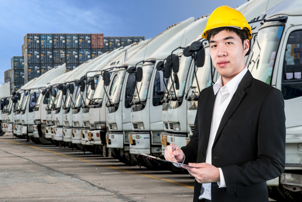 Transportation engineer with trucks of a transporting company in - Foto, imagen