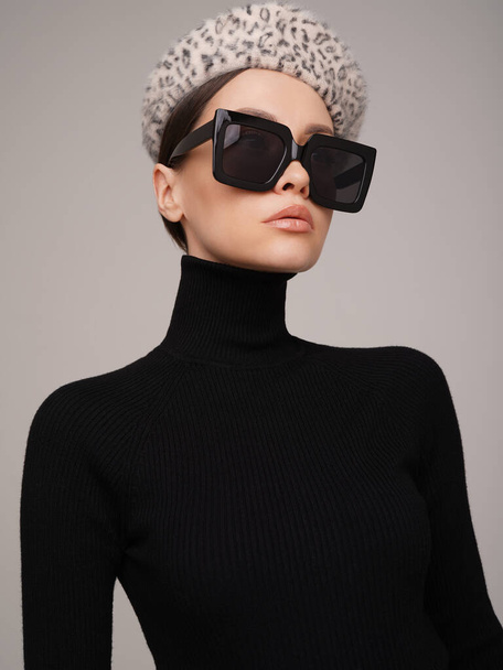 Beautiful young lady in a black turtleneck. Refined taste. Elegance. Leopard print beret - Fotoğraf, Görsel