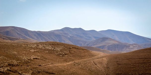 El desierto de Judea se encuentra en la orilla oeste del río Jordán, Israel. Lugar histórico y bíblico. Hermosa vista. - Foto, Imagen