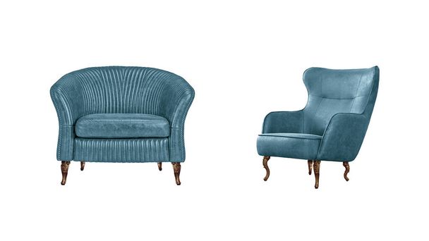 Dwa niebieskie klasyczne skórzane fotele na ozdobnych mosiężnych nogach odizolowane na białym tle ze ścieżką wycinania. Seria mebli - Zdjęcie, obraz