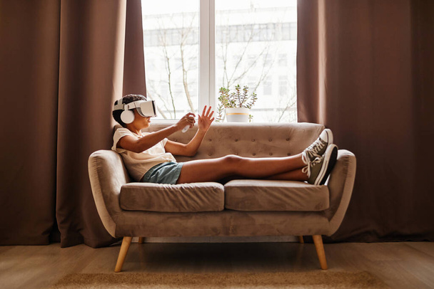 Young Girl Gaming in VR Minimal - Фото, зображення