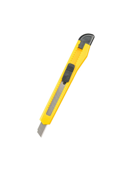 Cuchillo de papelería amarillo angosto aislado sobre un fondo blanco. Papelería. - Foto, Imagen