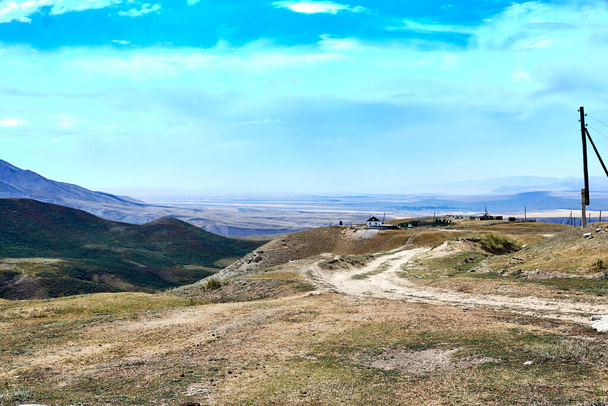 vista panorâmica do vale e da fazenda remota - Foto, Imagem