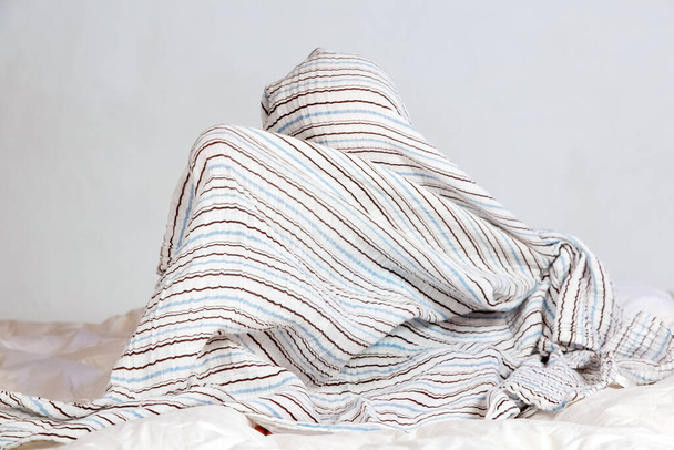 white pillow on a bed - Valokuva, kuva