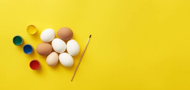 Chicken eggs and paints - Φωτογραφία, εικόνα