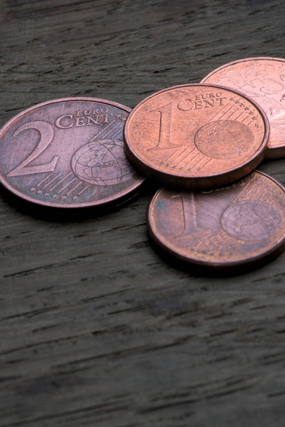 piccole monete da cent in euro ramate - Foto, immagini