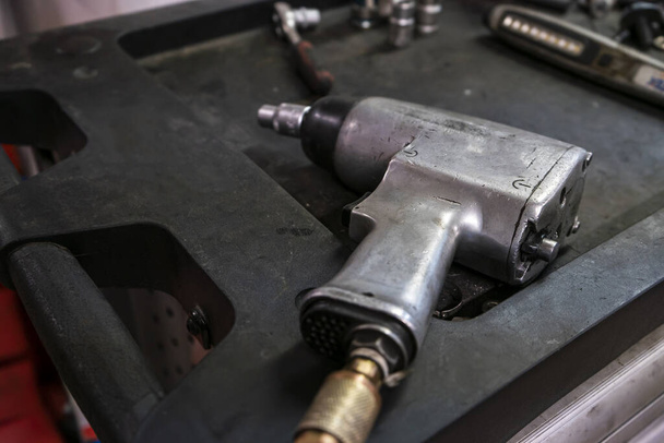 close up of a car tool - Фото, зображення
