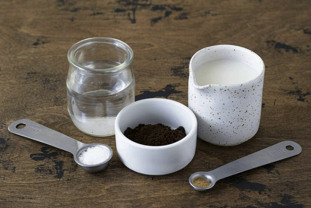 Prepare all the ingredients needed to make Coffee With Milk And Cinnamon. - Fotó, kép
