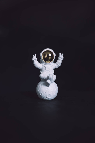 Astronautti ja Moon lelut - Valokuva, kuva