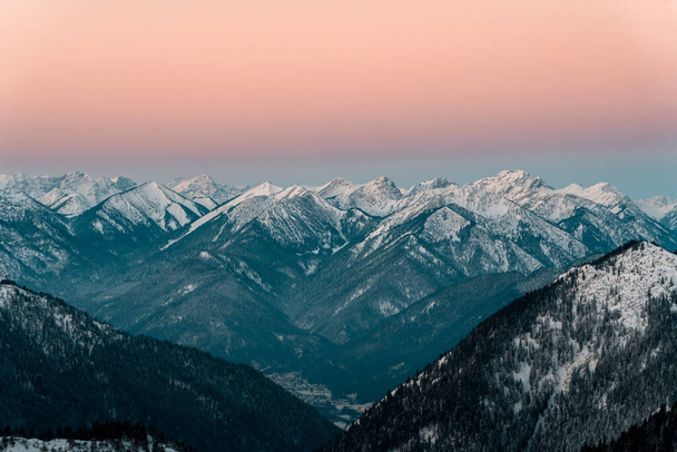 beautiful sunset in the mountains - Fotografie, Obrázek