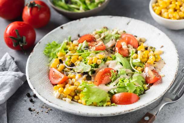 Healthy vegan vegetable salad with sweet corn and cashew sauce - Фото, зображення