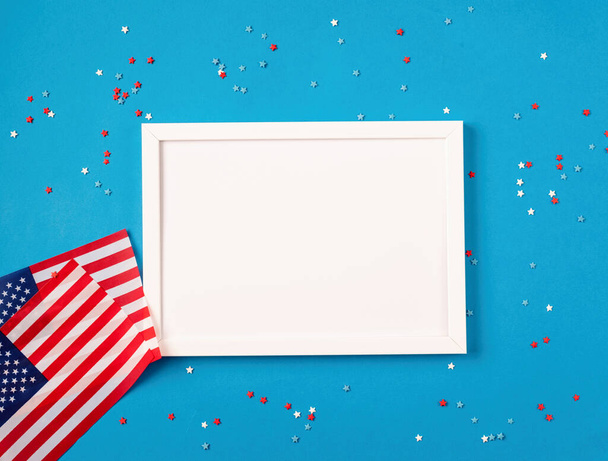 USA independence day party elements top view flat lay on blue with frame for mockup - Foto, Imagen