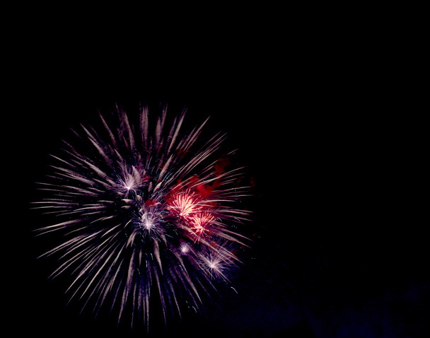 Colorful firework sparkles pattern against dark sky background - Foto, Bild