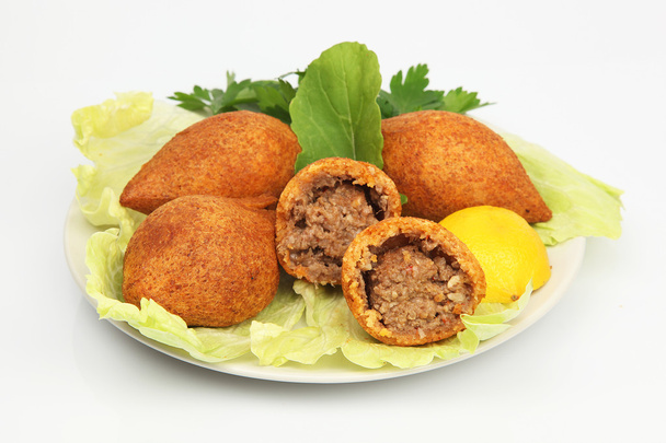 Török ramadan élelmiszer töltött icli kofte (húsgolyó) falafel - Fotó, kép