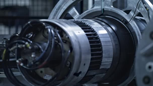 Szczegółowy automat do produkcji opon gumowych z przewodami w fabryce technologicznej - Materiał filmowy, wideo