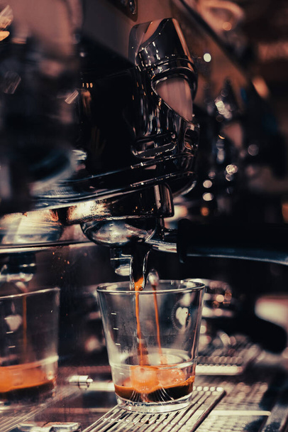 barista pouring coffee on a wooden table - Φωτογραφία, εικόνα