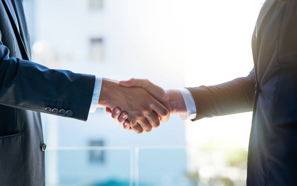 Business collaborations. Shot of two businesspeople shaking hands. - Foto, Imagen