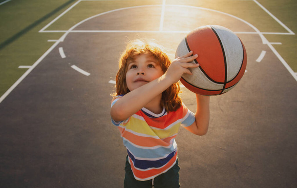 Basketball kids training game. Active kids lifestyle. - Foto, Bild