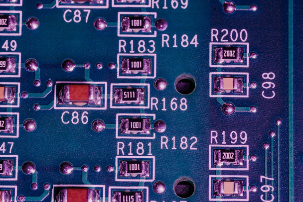 Electronic elements, capacitors and microchips, smart technologies - Foto, afbeelding