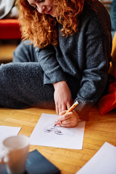 A creative girl drawing sketches at home. - Zdjęcie, obraz