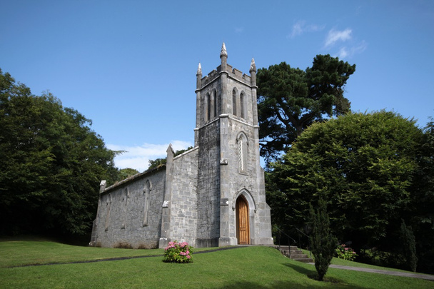 kleine steinerne Kirche im irischen Land - Foto, Bild