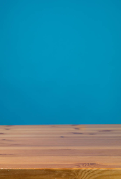 empty wooden table with blue sky background - Фото, зображення
