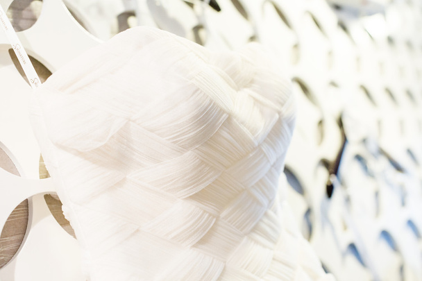 Robe de mariée suspendue
 - Photo, image