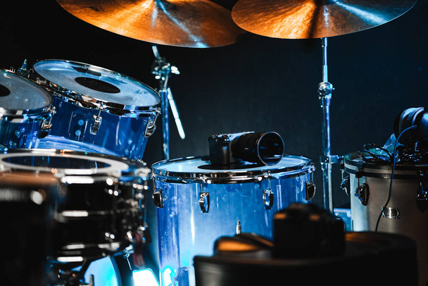 drum and drums, on the stage in the studio - Fotoğraf, Görsel