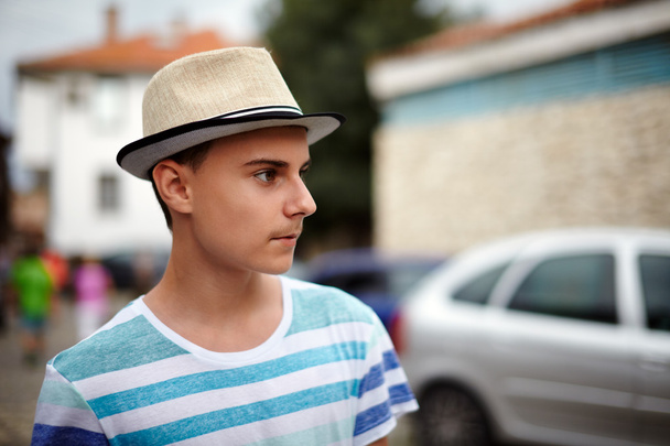 Teenage boy with hat outdoor - Foto, imagen