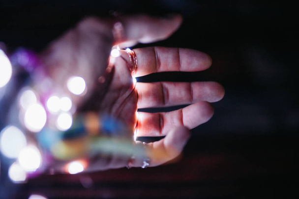close up of a hand holding a glass of whiskey - Foto, immagini