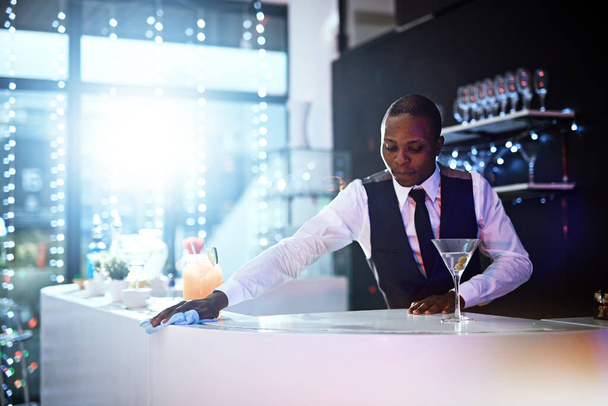 Hes always neat and have a pleasant appearance. Cropped shot of a well-dressed bartender standing behind the counter. - Φωτογραφία, εικόνα