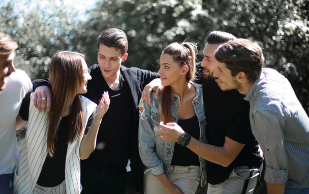 group of young people are discussing something - Φωτογραφία, εικόνα