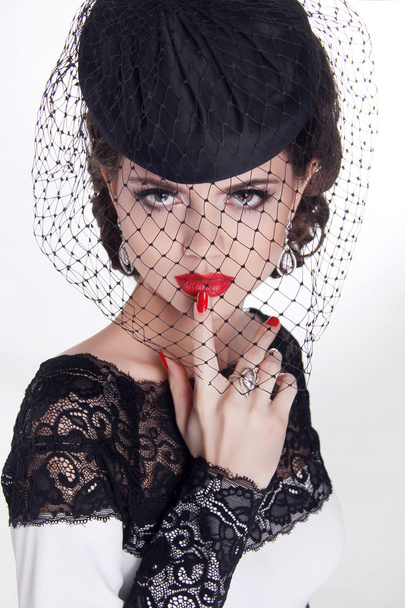 Beautiful Brunette Woman. Retro Fashion portrait in elegant hat - Fotoğraf, Görsel