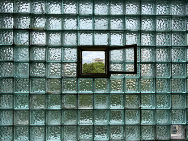 Parede de bloco de vidro com janela - Foto, Imagem