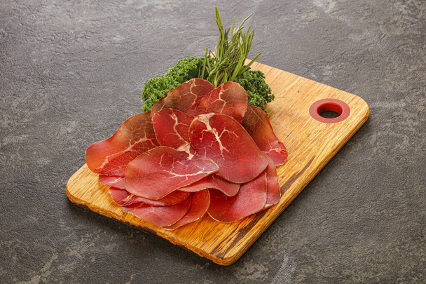 Ιταλική κουζίνα - bresaola di Milano κρέας - Φωτογραφία, εικόνα