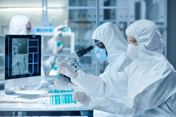 Chemicals examining virus in laboratory - Фото, зображення