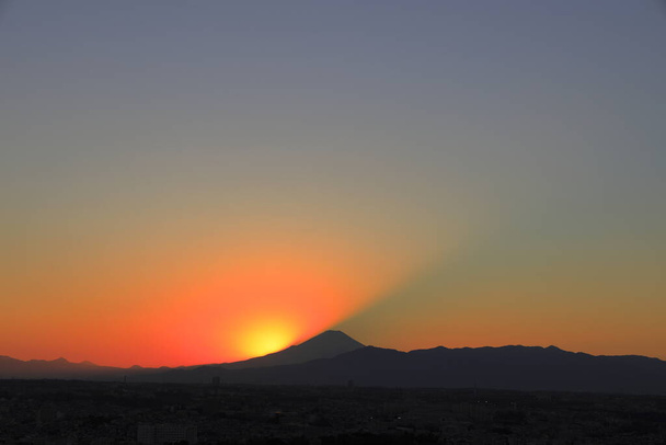 Mount. Fuji, näkymä Jokohamasta, Kanagawasta, Japanista (iltakohtaus
) - Valokuva, kuva