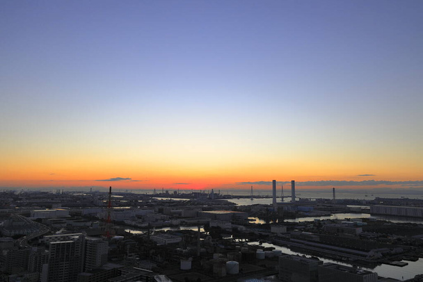 tehtaat Keihin teollisuusalueella, Kanagawa, Japani (Dawn) - Valokuva, kuva