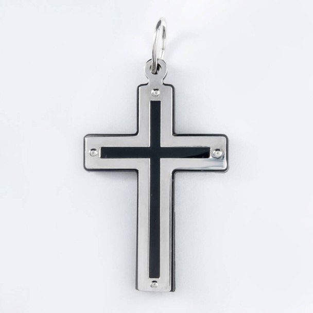 Krzyż diament wisiorek naszyjnik klejnot izolowane na białym tle - Zdjęcie, obraz