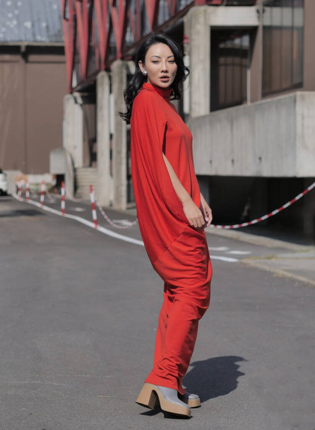 Moda blogger rua estilo roupa Antes Sportmax desfile de moda durante Miano moda semana outono / inverno coleções 2021 / 2022 - Foto, Imagem