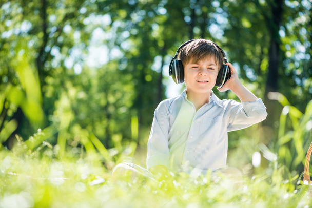 Boy enjoying music - Fotografie, Obrázek
