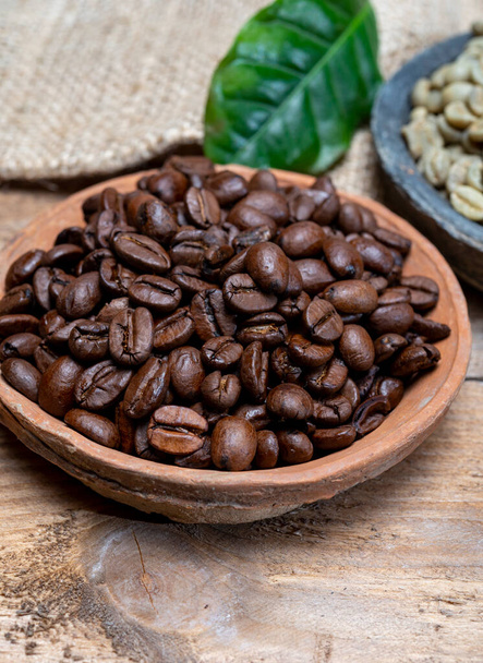Green un-roasted and brown roasted coffee beans from Africa coffee producing region, cultivating in Ethiopia, Ivory Coast, Uganda, Kenya, Rwanda and Tanzania - Fotó, kép