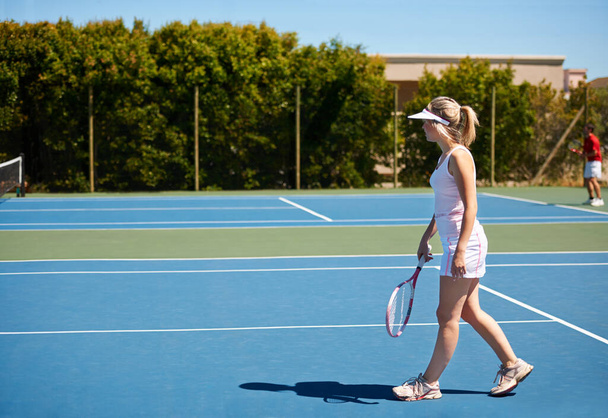 She spends everyday on the court. A young female tennis player out on the court. - Φωτογραφία, εικόνα