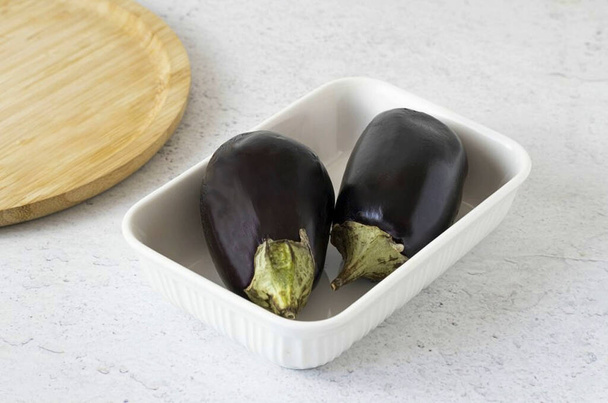 Wash the eggplants, prick with a fork and bake in the oven at 200 degrees until soft. This will take about 1 hour. During this time, it is better to turn the eggplants once so that they are evenly baked. - 写真・画像