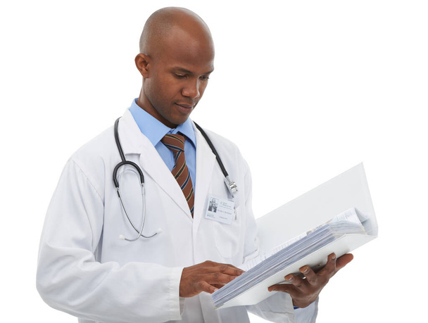 Tiene acceso a todos sus registros médicos. Un médico joven mirando por encima de su documentación médica. - Foto, Imagen